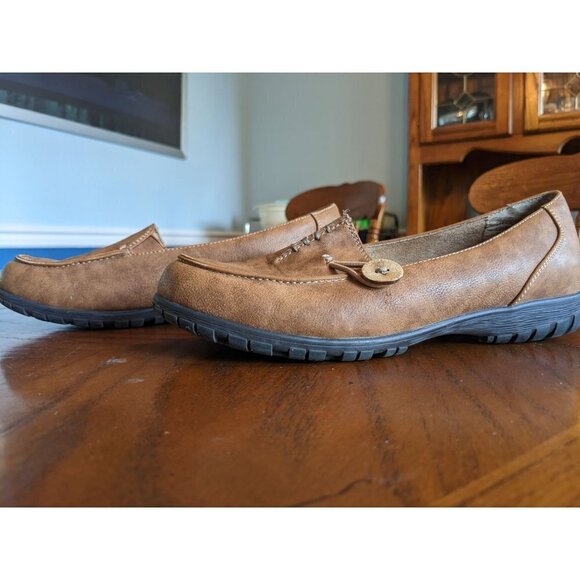 CLIFFS BY WHITE MOUNTAIN Beige Jamboree Moccasin Flats Size 7.5 - Picture 2 of 8
